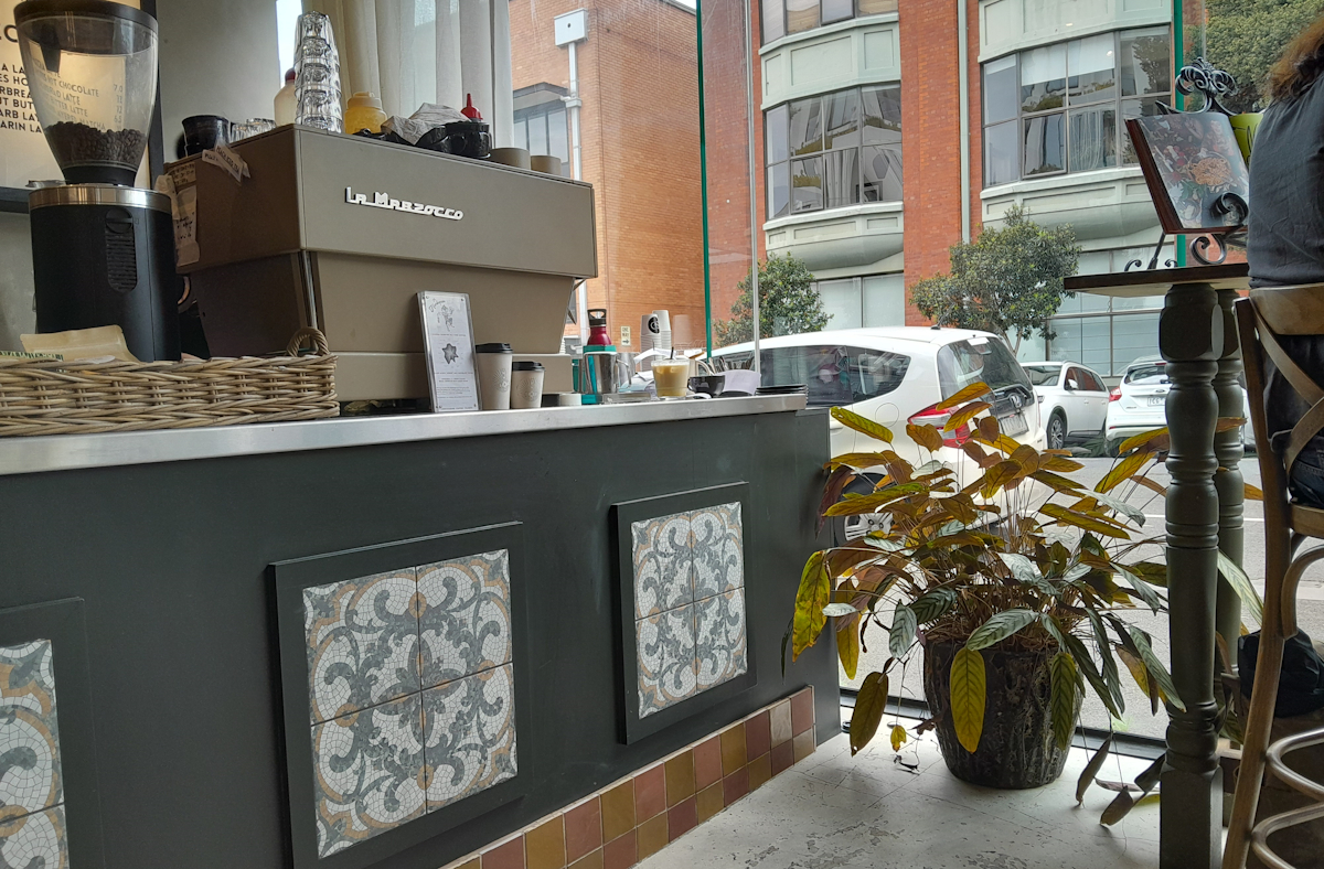 Smith & Deli – great vegan food & moreish drinks at the OG in Collingwood